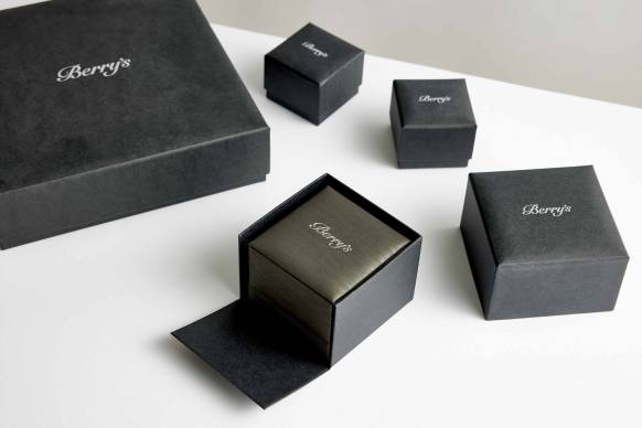 Luxury packaging for jewellery | Oyster Packaging